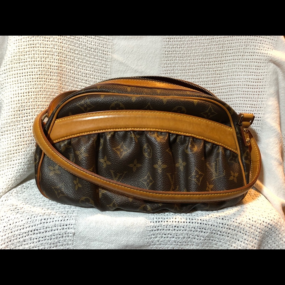 Limited Edition GUC Louis Vuitton Klara Handbag - Picture 3 of 10